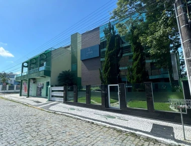 Casa Com 3 Pisos, 3 Salas Comerciais E 1 Galpão Centro Camboriú