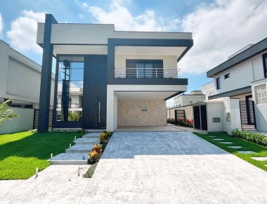 Casa Alto Padrão No Condomínio Caledônia, Bairro Santa Regina.