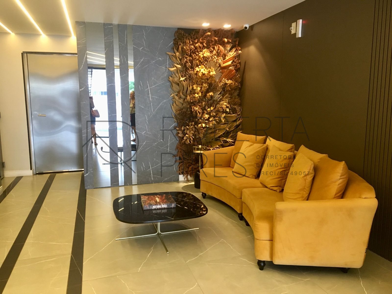 Amplo apartamento na Praia Brava – foto 3