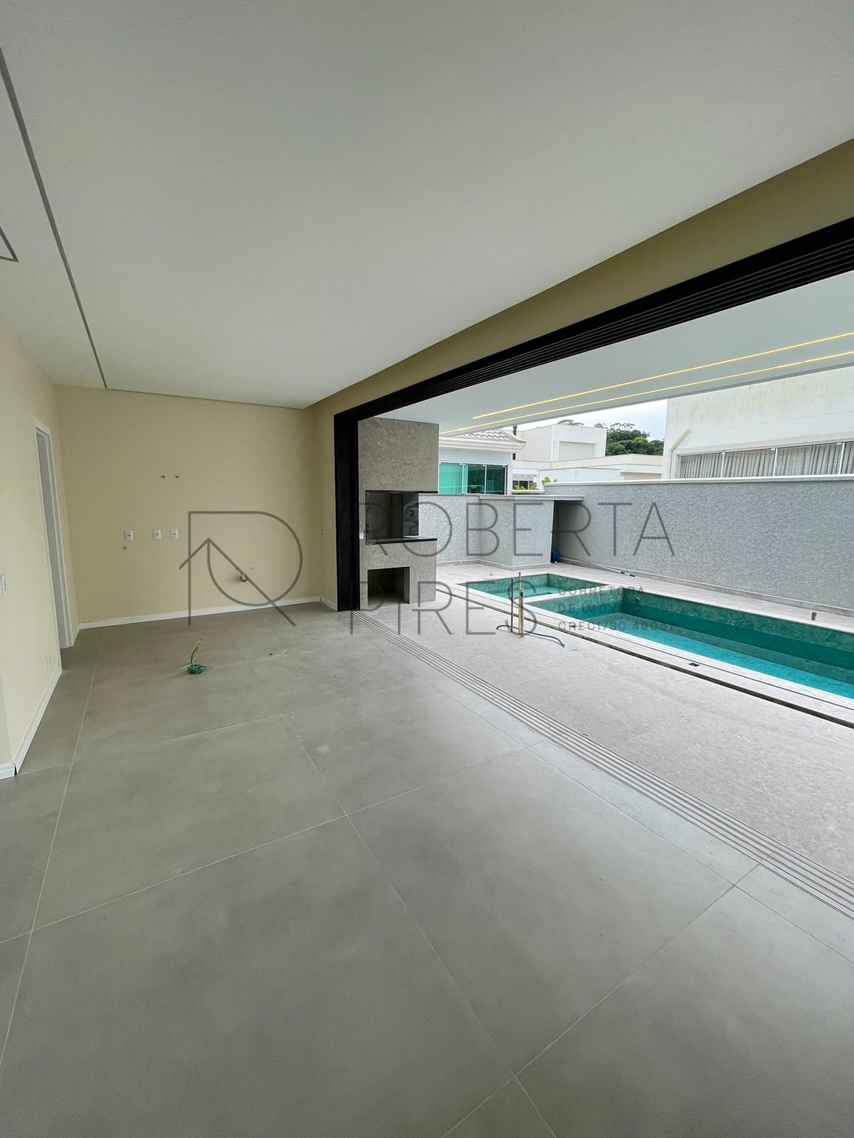 Casa Moderna no Condomínio Caledônia – foto 3