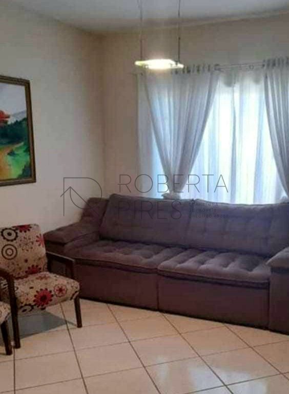 Linda Casa com espaçoso pátio – foto 2