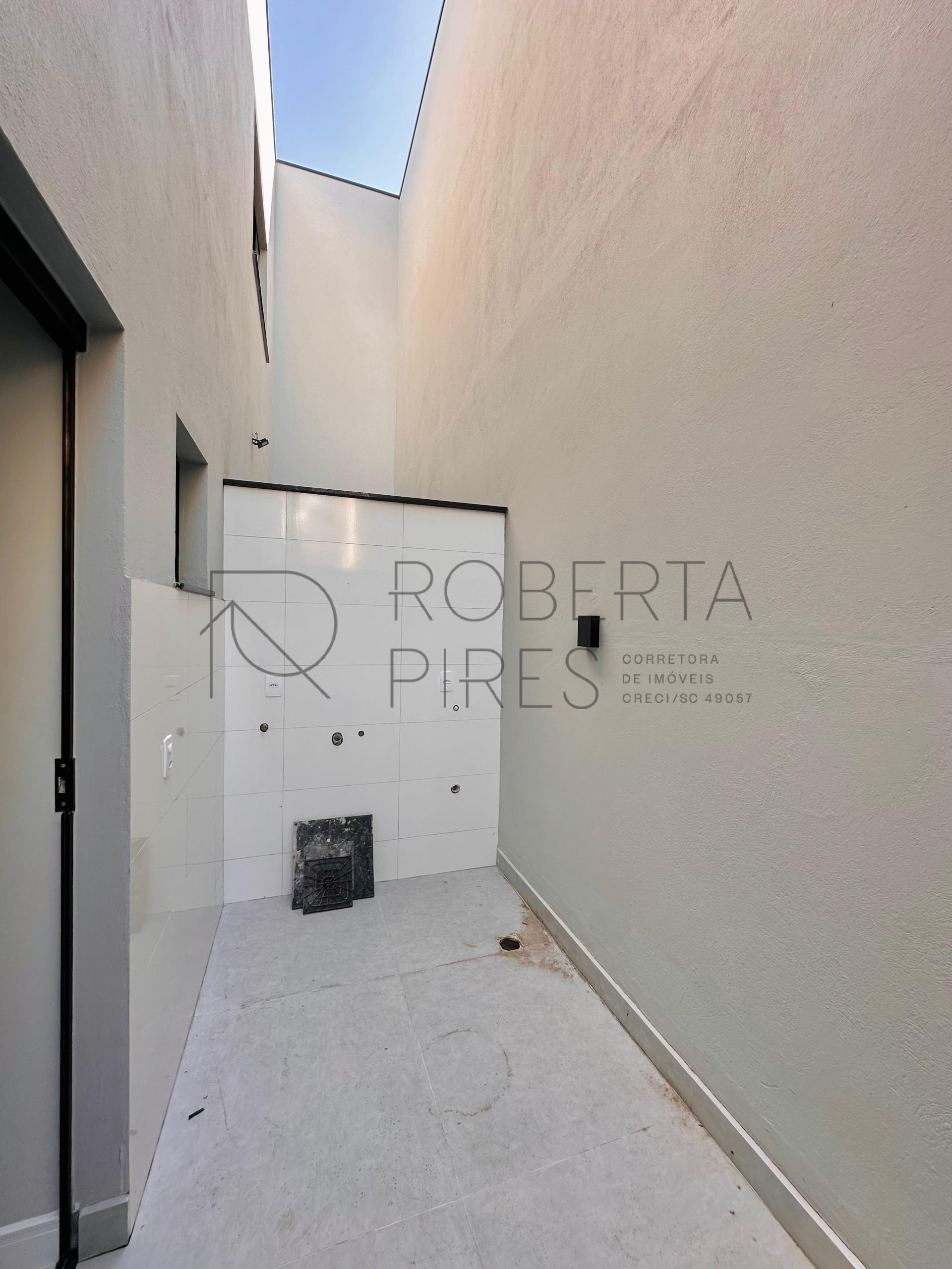 Sobrado Geminado no Bairro Rio Pequeno – foto 4