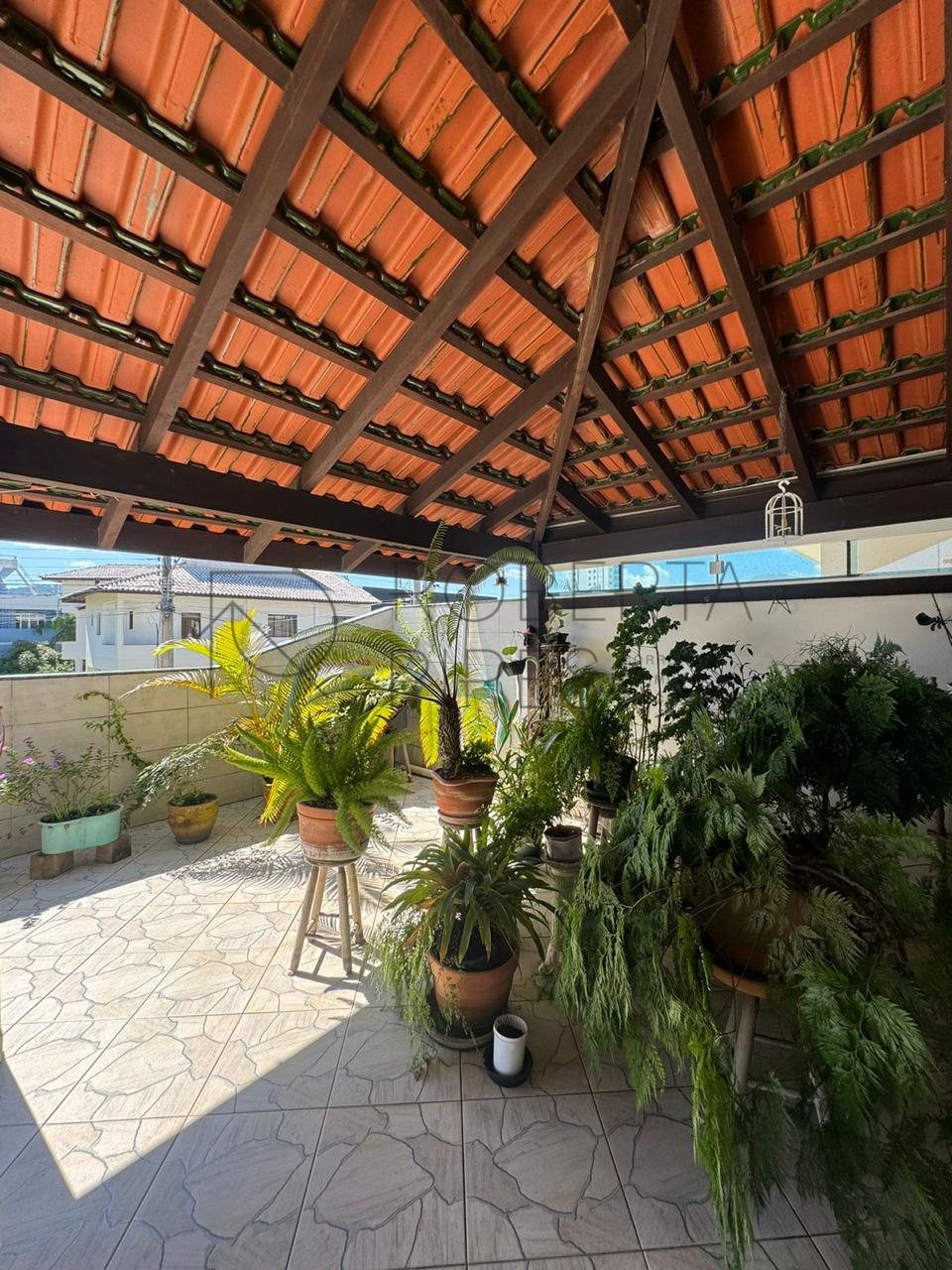 Casa com 3 pisos, 3 salas comerciais e 1 galpão Centro Camboriú – foto 3