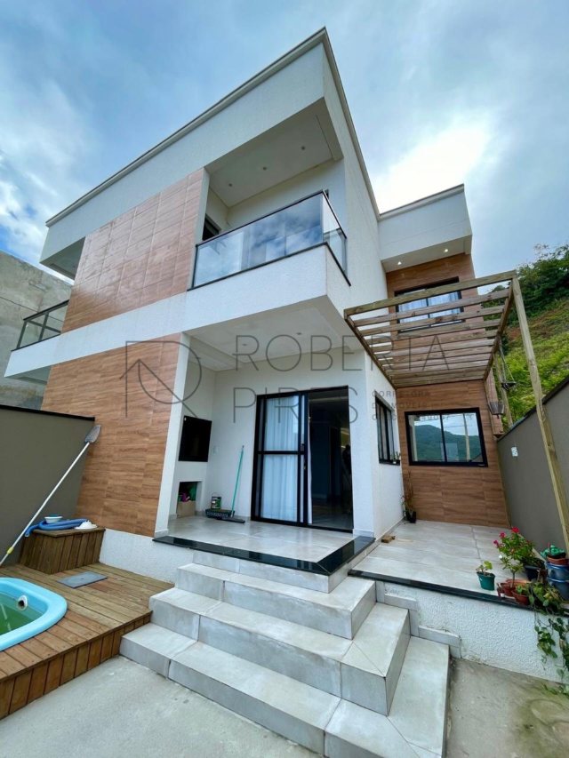 Sobrado 3 Quartos (1 suíte) – Rio Pequeno, Camboriú